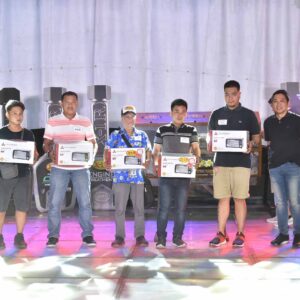 Cecil-Capacete-Deputy-General-Manager-Suzuki-Philippines-with-Raffle-Winners-